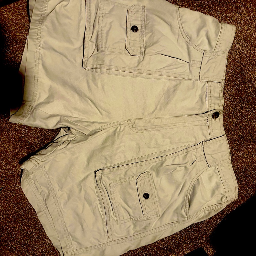 Men’s khaki shorts size 38